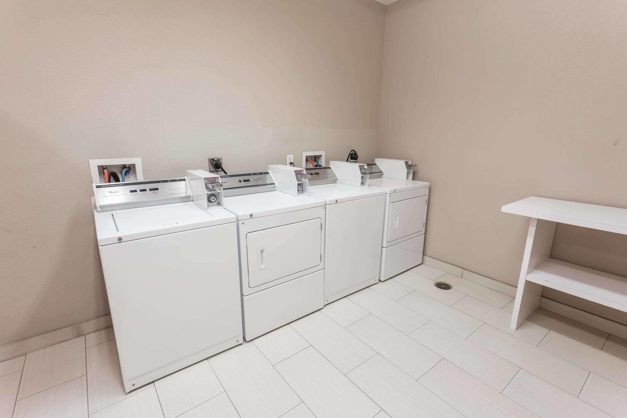 Atria Inn & Suites Three Rivers Esterno foto